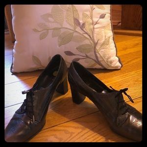 Women’s oxford pumps by Stewart Weitzman.